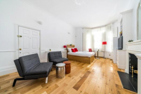 NEW 1 Bedroom Earls Court Flat Centre of London